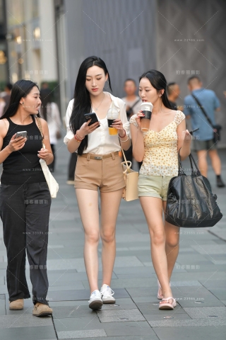 这样的热裤女生、谁不爱呢？