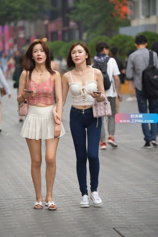街拍美女姐妹花
