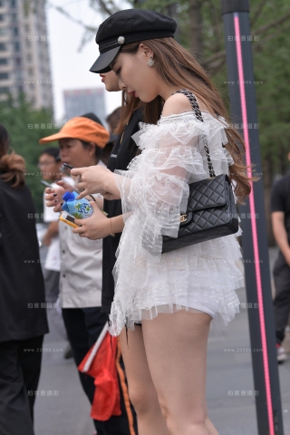 【视觉冲击赛贴】迷人的热裤大白腿小姐姐