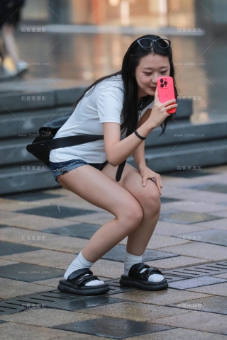 牛仔热裤小姐姐