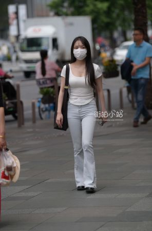 街拍小清新风牛仔裤小仙女~