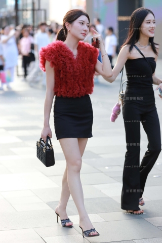 街拍超短裙美腿女神