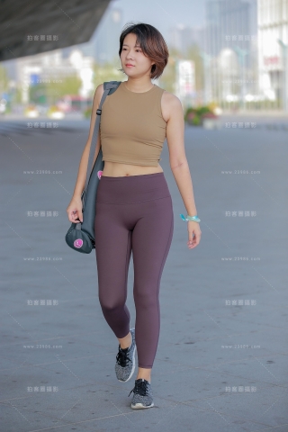 紫色紧身裤学员