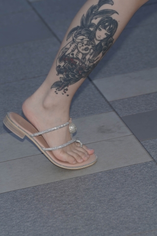 街拍粉色群女孩