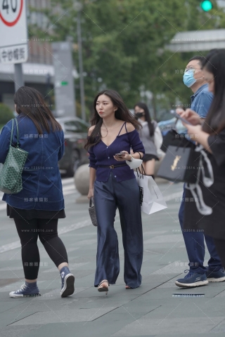 宽松的长裤，美女姐姐