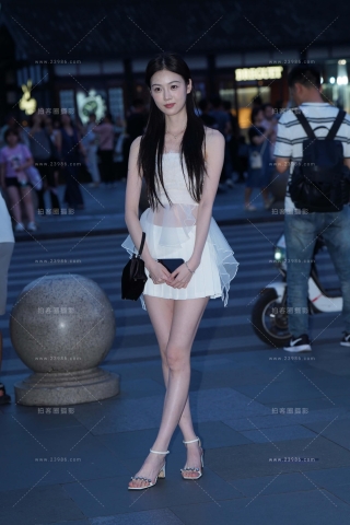 偶遇漂亮的白皙白短裙小仙女 part 2