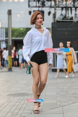 【街拍之魂赛帖】B85、清爽短发配美腿