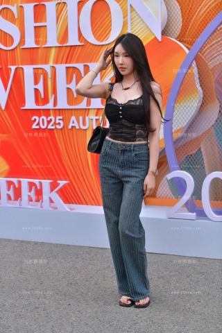 搭讪街拍长裤小姐姐