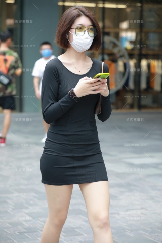 黑色性感包臀裙美眉