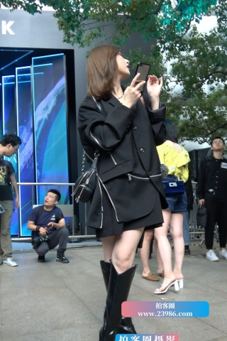 4K - 长靴时尚美女 [1.33 GB/MP4]（视频版）