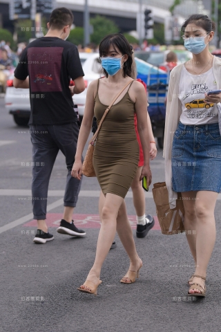 吊带包臀裙美女