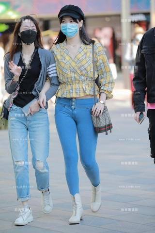 【玻璃赛帖】丰满提臀裤小姐姐