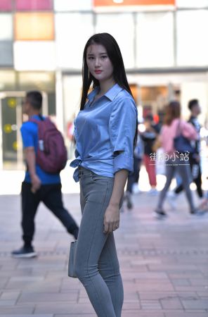 漂亮的小姐姐，五官非常的精美