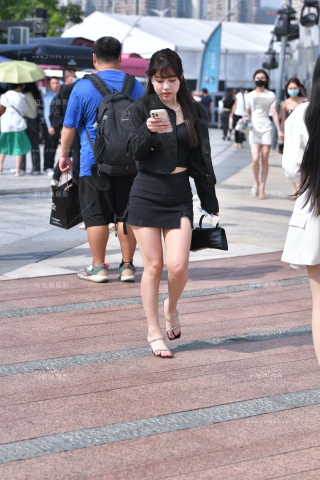 美腿凉高跟白皙美女