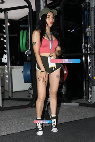 【欧阳幽明赛帖】墨绿热裤高跟美女