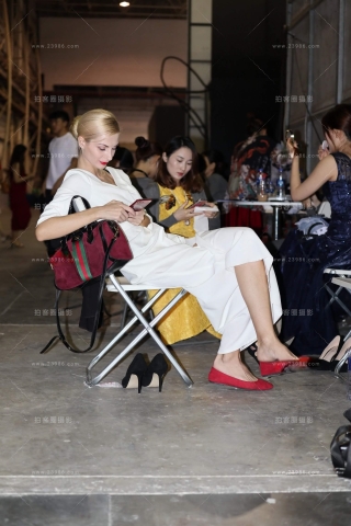 白色长裙洋模特