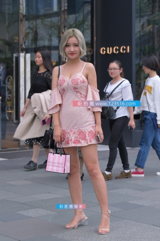 【街拍之魂赛帖】粉裙可爱MM