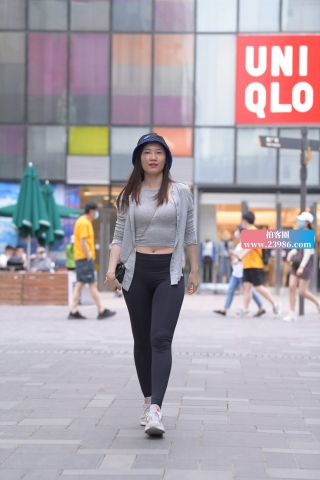 搭讪黑se瑜伽裤美眉