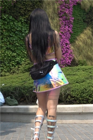 4K - 超性感短衣短裙街拍好身材纹身妹 [1.47 GB]（视频版）