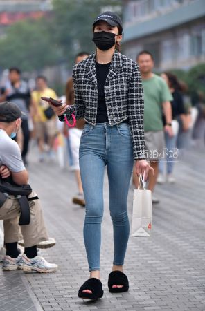 ★苗条紧身牛仔裤美女★