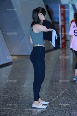 第1523篇★紧身美女笑容很甜★